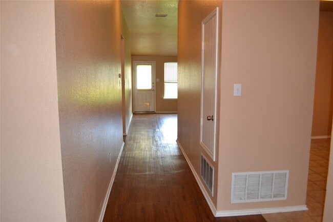 Building Photo - 1520 Carrigan Ln