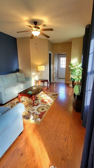Building Photo - 1300 Crown Point Pl