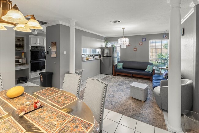 Building Photo - 10910 Vanderford Dr