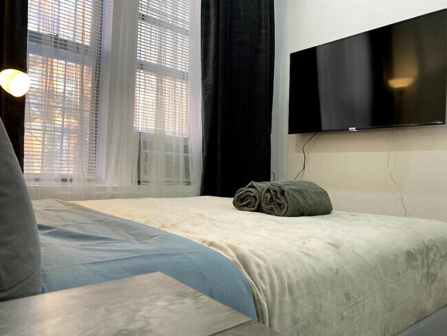 Building Photo - 310 E 103rd St