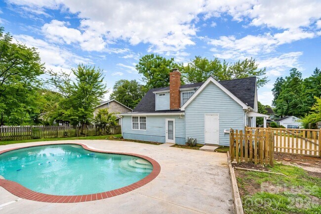 Building Photo - 9501 Pondside Ln