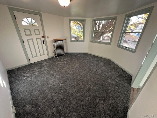 Building Photo - 10 Willet St