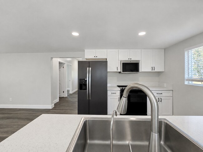 Building Photo - 10990 Twin Cities Rd