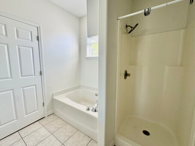 Building Photo - 418 White Heron Dr