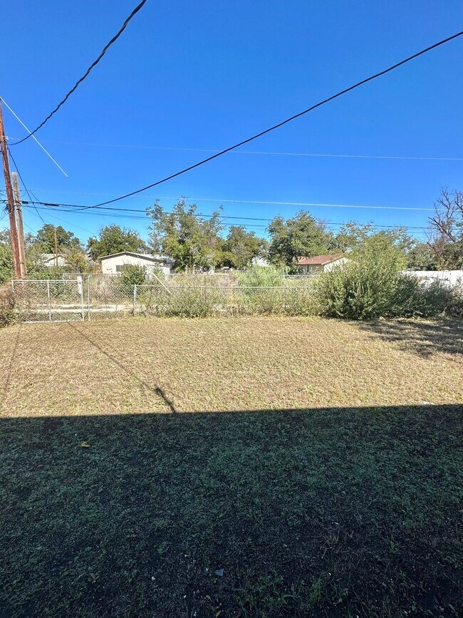 Building Photo - NOW AVAILABLE - 3 Bedroom Home + Fenced Ba...