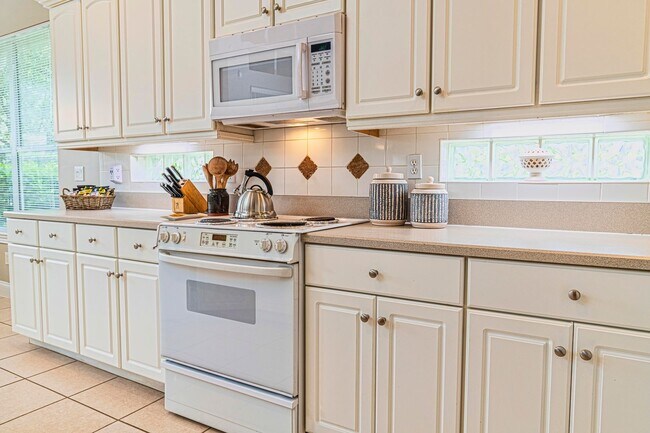 Building Photo - On island time -BBQ-Pool -sleeps 10 -near ...