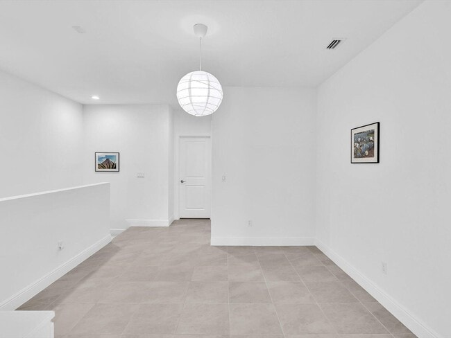 Building Photo - 556 Sanderling Cir