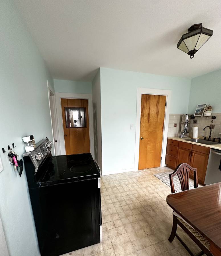 Building Photo - 99 School St