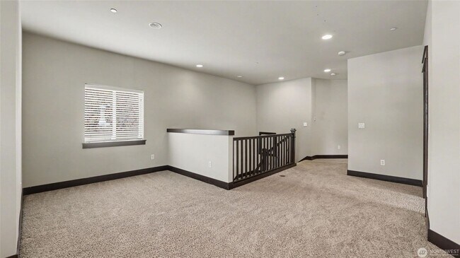 Building Photo - 1357 Elma Pl NE