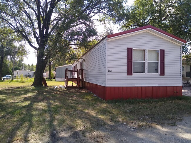 Primary Photo - 204 W Cherry Blossom Ln