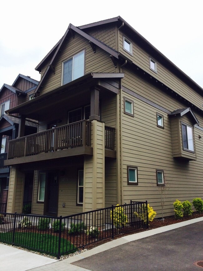 Building Photo - Amazing 3 Bedroom 2.5 Bath Home within Beaverton and next to Nike!