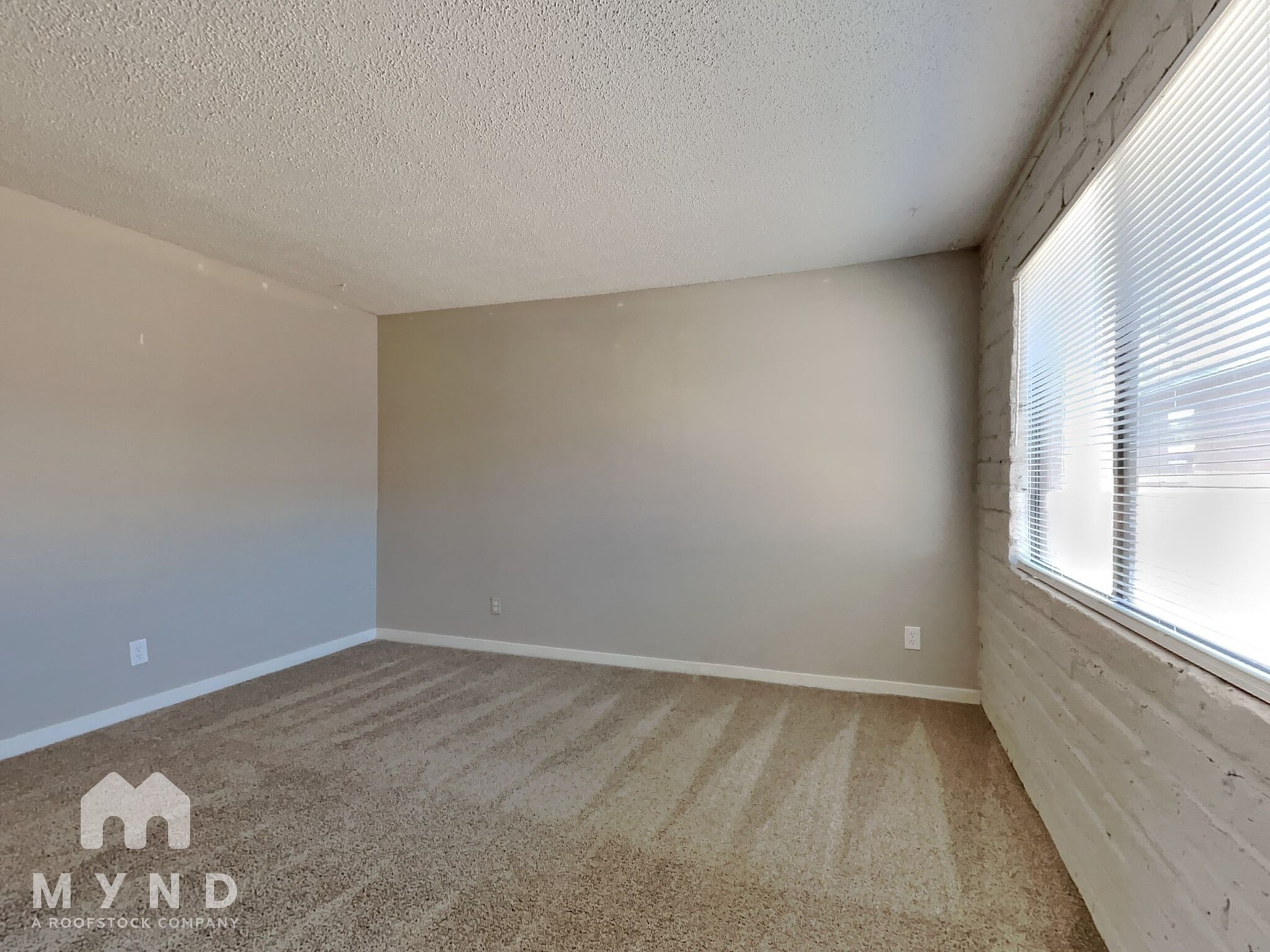 Building Photo - 912 S Dorsey Ln