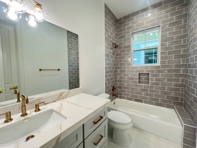 Building Photo - 1024 62nd St