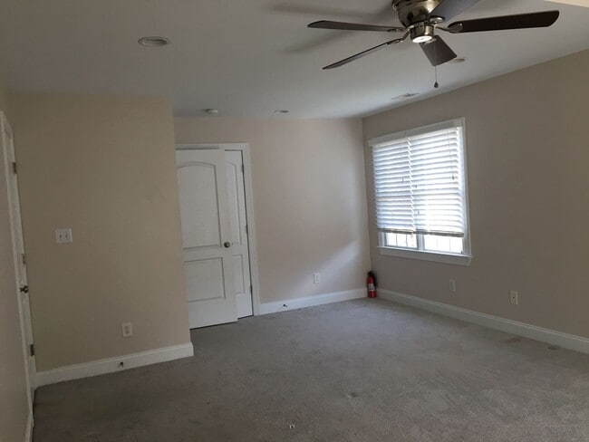 Building Photo - 3be/3ba Townhouse Near The Forest At Duke