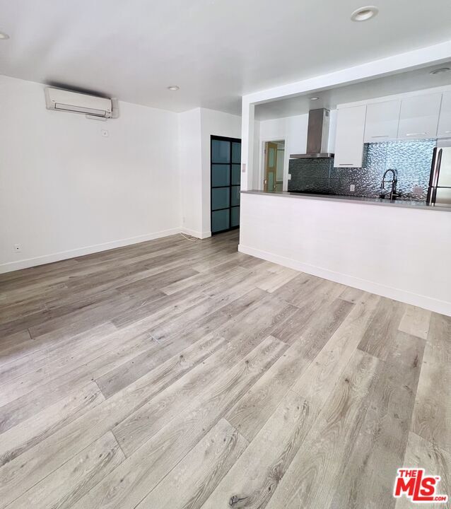 Building Photo - 1757 N Kingsley Dr