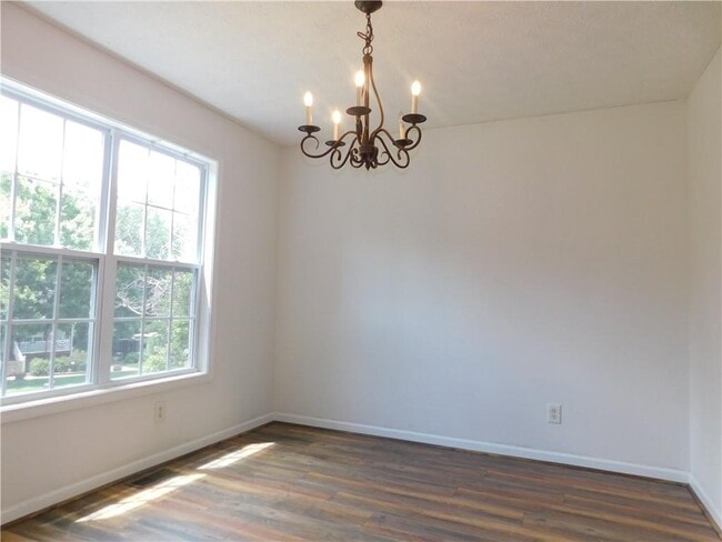 Building Photo - 576 Greenwood Park Way
