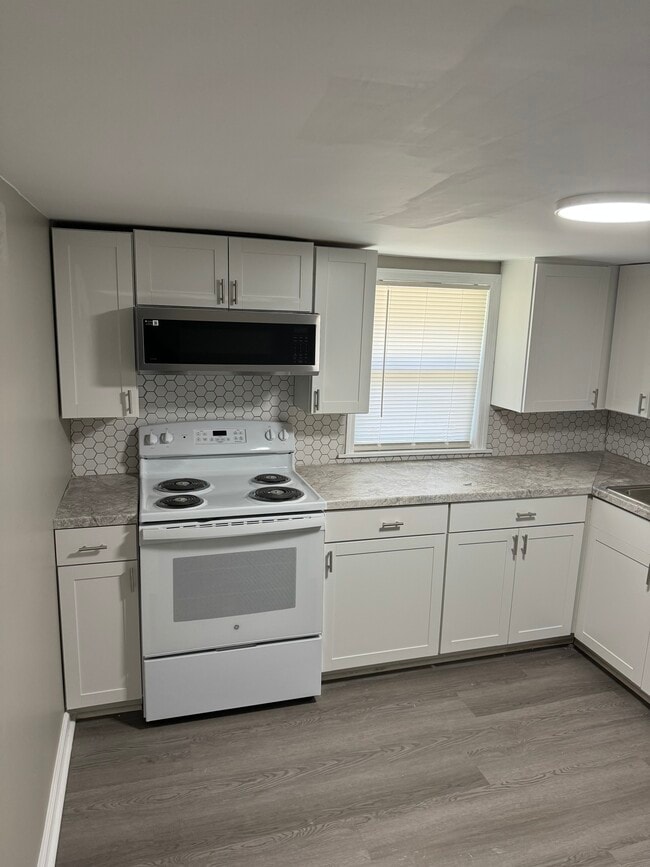 Building Photo - 1130-12 10th Ave