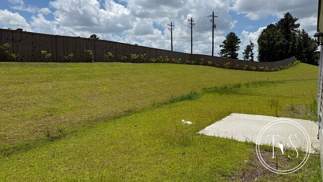 Building Photo - RATE DROP ALERT (was $2200/month) and FALL...