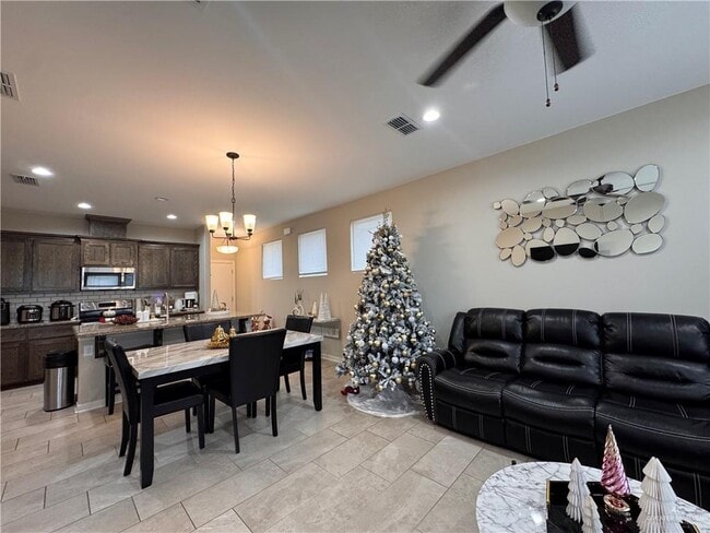 Building Photo - 28 N Soñador Dr