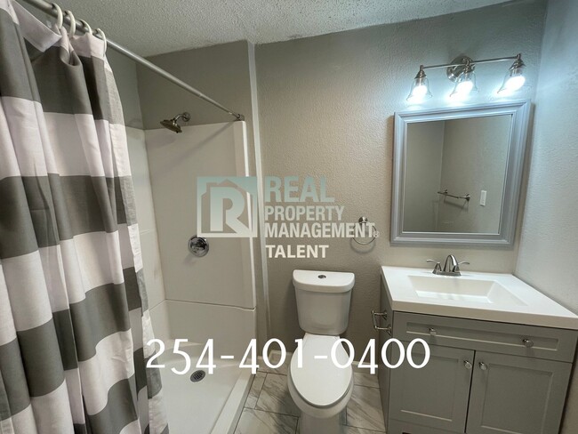 Building Photo - NOW AVAILABLE 3 Bedroom, 2 Bathroom Home f...