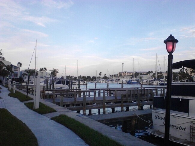 Building Photo - 165 Medallion Blvd