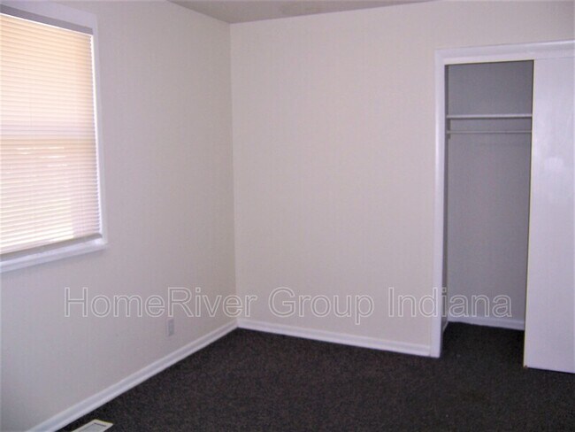 Building Photo - 3138 E Bradbury Ave