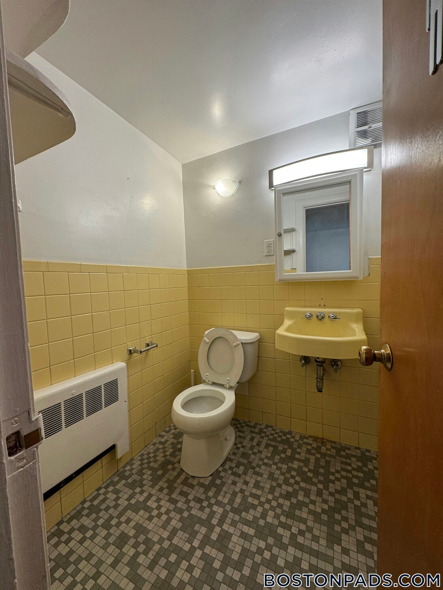 Building Photo - 1247 Beacon St