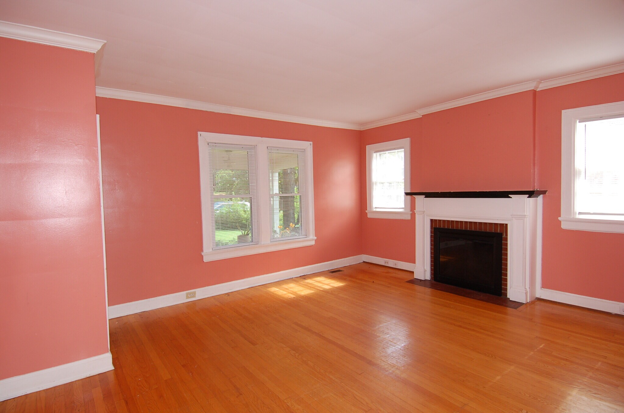 Building Photo - 815 W Johnson St