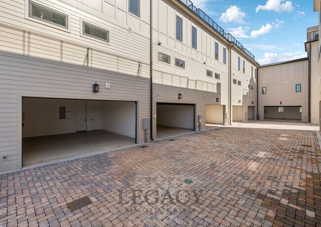 Building Photo - 1019 12th Ave N