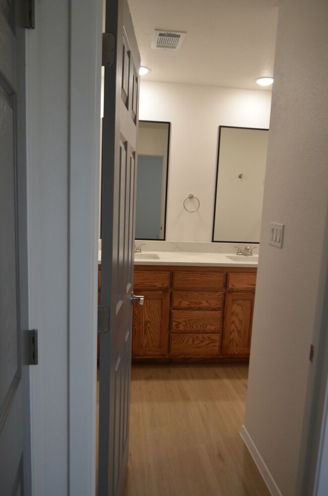 Building Photo - 971 Cline Dr