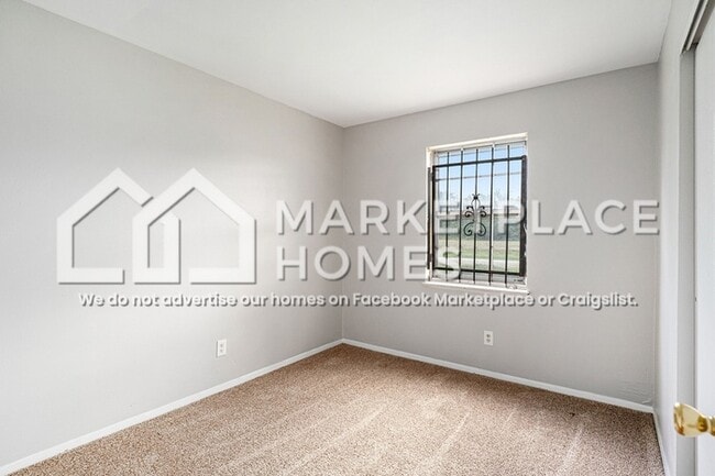 Building Photo - 4210 N Park Dr