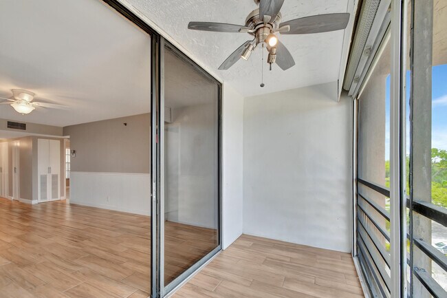 Building Photo - 4640 Lucerne Lakes Blvd