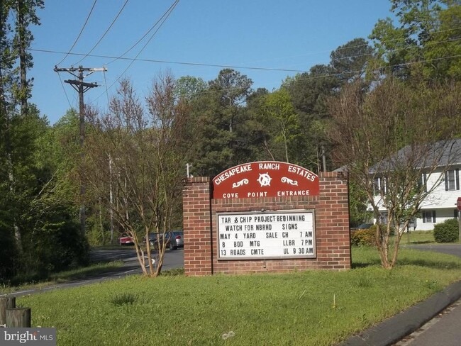 Building Photo - 933 Golden W Way