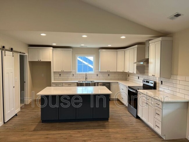 Building Photo - 118 Grace Ests Dr