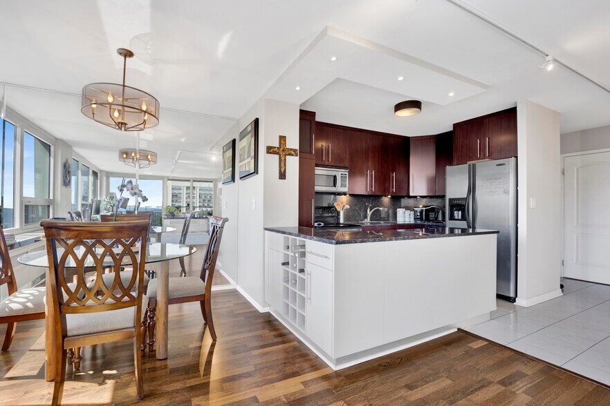 Unit Kitchen and Dining area - 88 W Schiller St