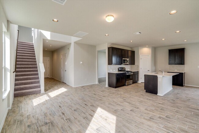 Building Photo - 123 White Dunes Dr