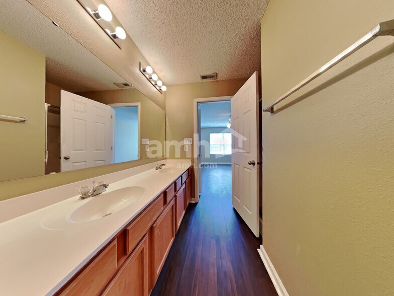 Building Photo - 5833 Cabot Dr