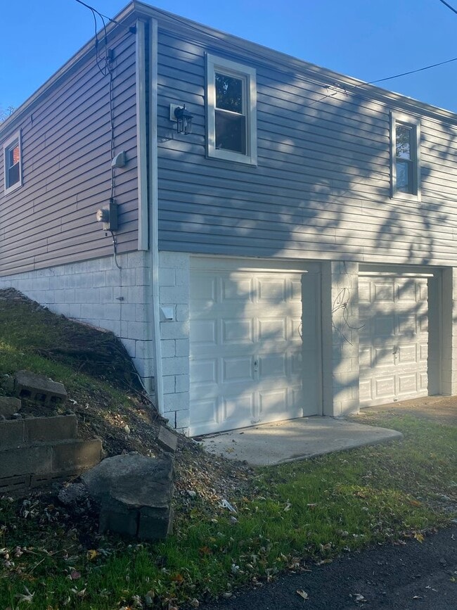 Building Photo - SUPER CUTE 1 BEDROOM/1 BATH HOME IN NORTH IRWIN - MOVE IN READY!!