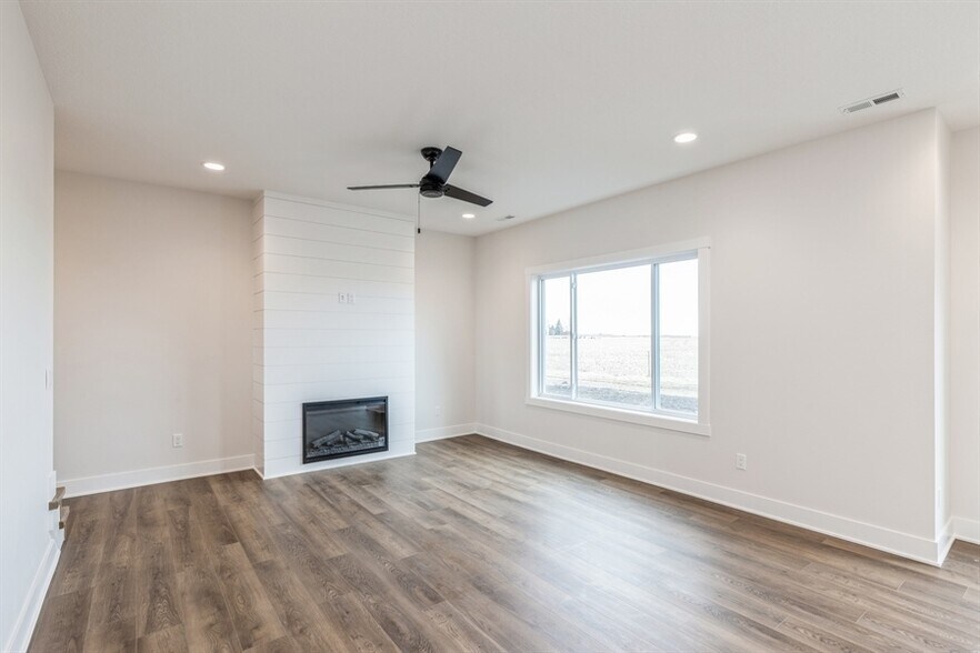 Building Photo - 915 Henryson St