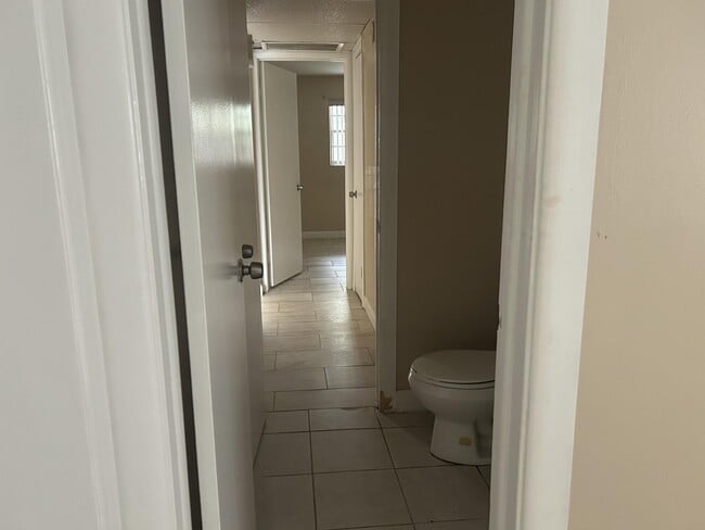 Building Photo - 1505 Crescent Cir