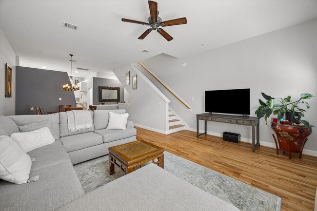 Building Photo - 8715 Meadowcroft Dr