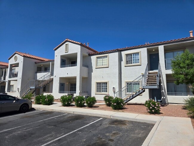 Primary Photo - A Fabulous 2 Bedroom Downstairs Condo Cent...