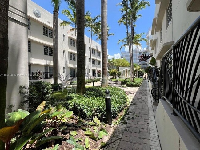 Building Photo - 435 21st St