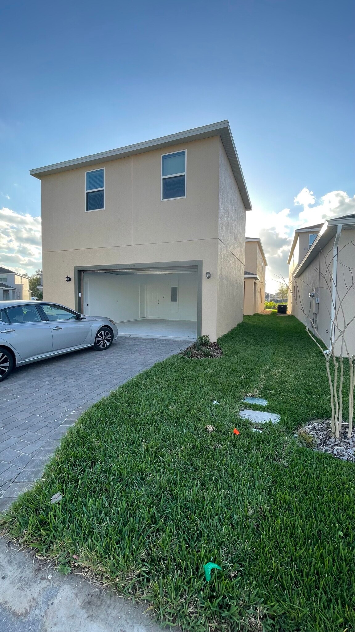 Garage 2 cars - 780 Yukon Ln