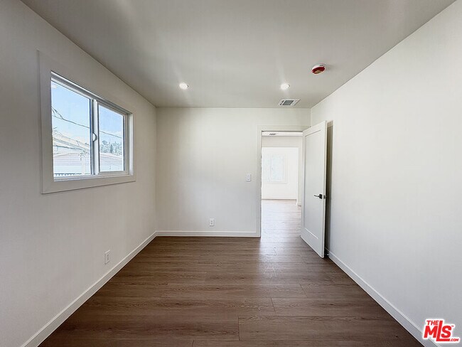 Building Photo - 1405 Talmadge St