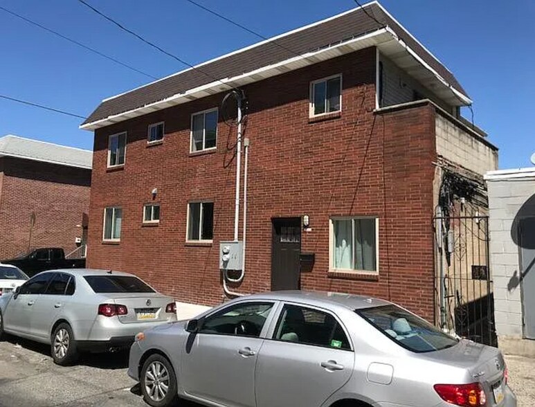 Building Photo - 1755 S Mole St