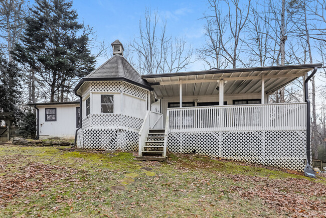 Building Photo - Charming 3-Bedroom Home