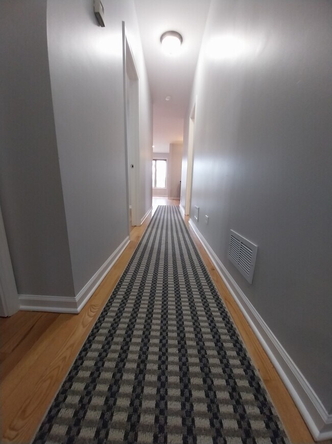 Building Photo - 4552 N Newland Ave