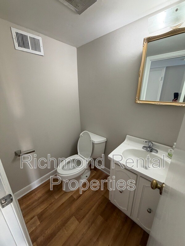 Building Photo - 2121 Lauderdale Dr