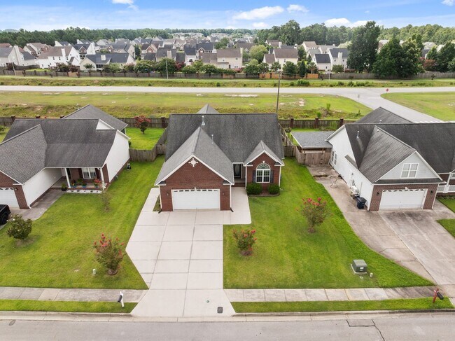 Building Photo - 115 Ravenscroft Way